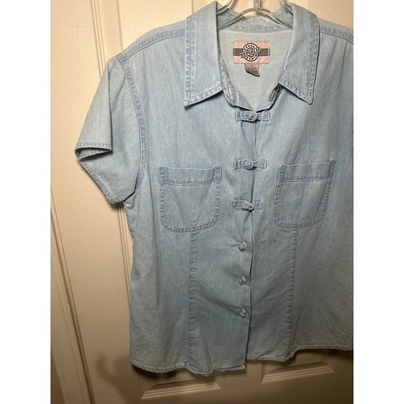 Vintage Denim Republic Denim knot style button-up shirt with a fitted type curva - Picture 6 of 9